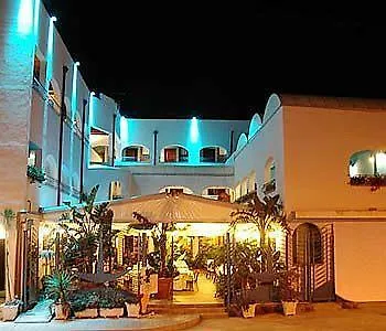 Dell'ancora מלון 3*